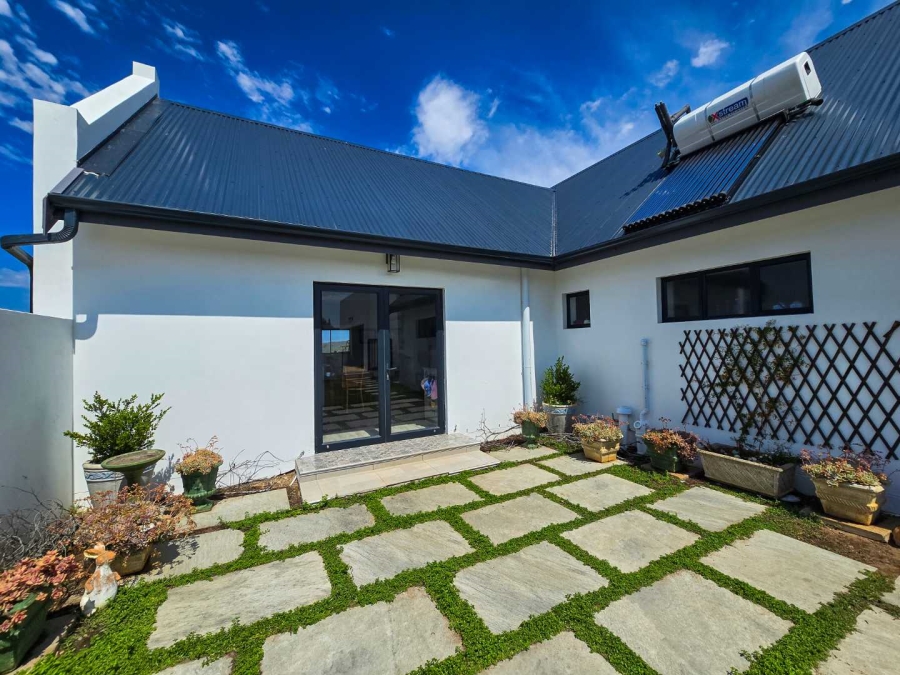 2 Bedroom Property for Sale in Stilbaai Oos Western Cape